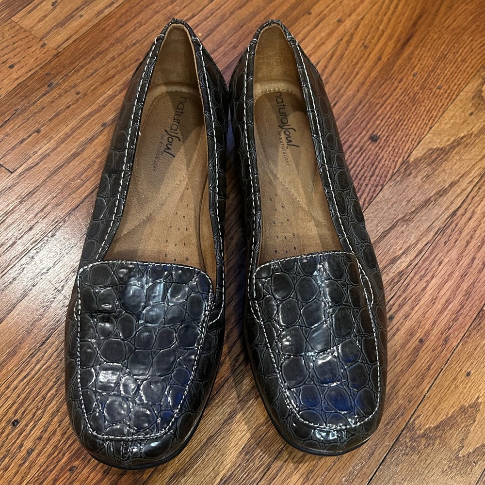 Naturalizer Crocodile Pattern Loafers - size 10